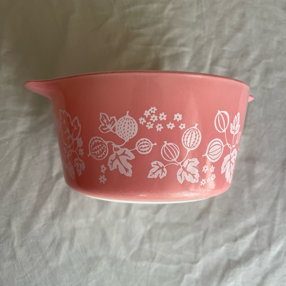 Vintage Pyrex Pink Gooseberry 473 1qt Round w/o Lid